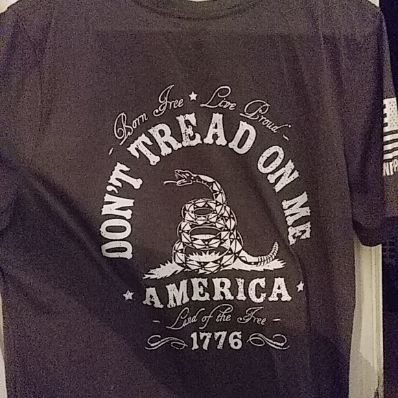 Nine line t-shirt - Picture 2 of 4